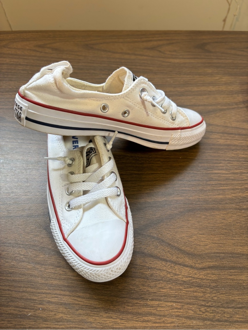 Converse ladies size 5